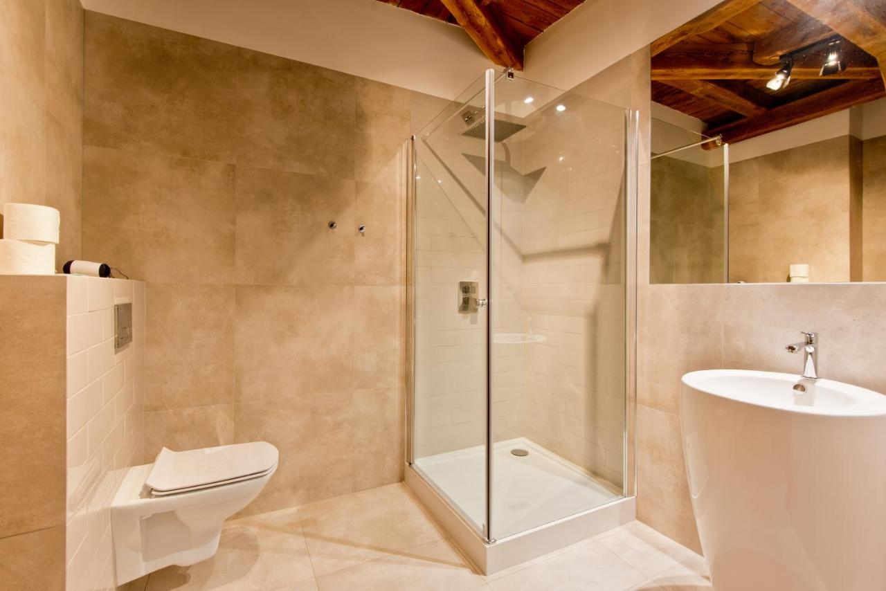 Apartsuites I Sorau Żary Exterior foto A shower enclosure