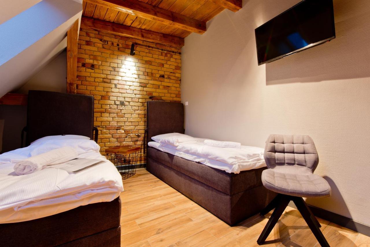Apartsuites I Sorau Żary Exterior foto A room at the hotel