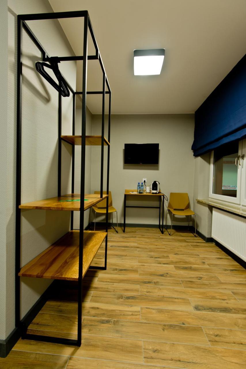 Apartsuites I Sorau Żary Exterior foto A room at the hostel